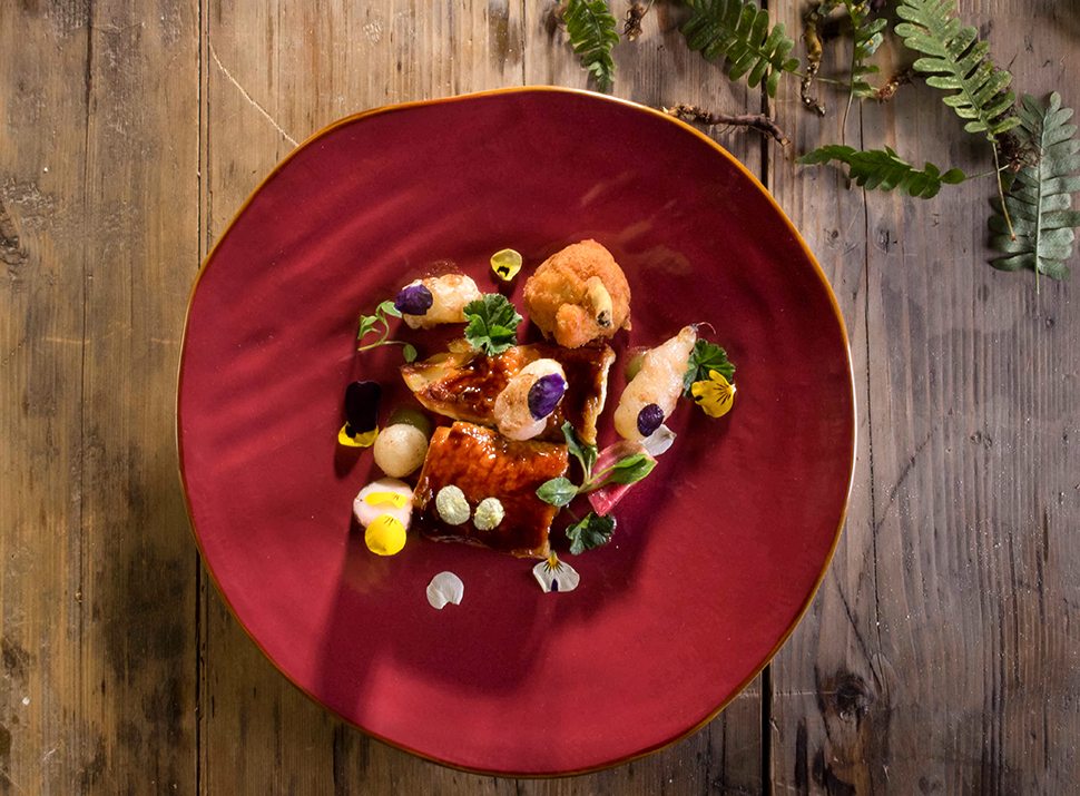 Pollo arrosto “Laura Peri”, oca del Perù e salsa di alloro, Osteria Le Logge