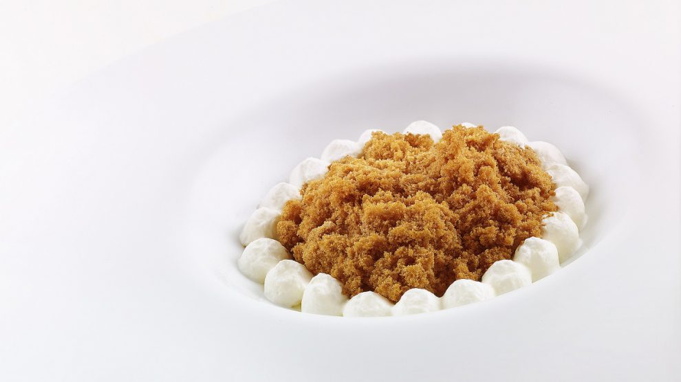 Ristoranti 3 stelle Michelin: Liquirizia, aceto e cioccolato bianco" di Niko Romito (ph: Roberto Sammartini per Grandecucina)