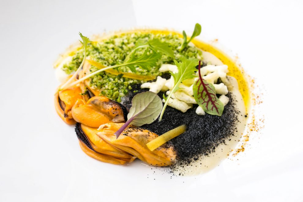 cozze nieddittas, patate, pane e limone